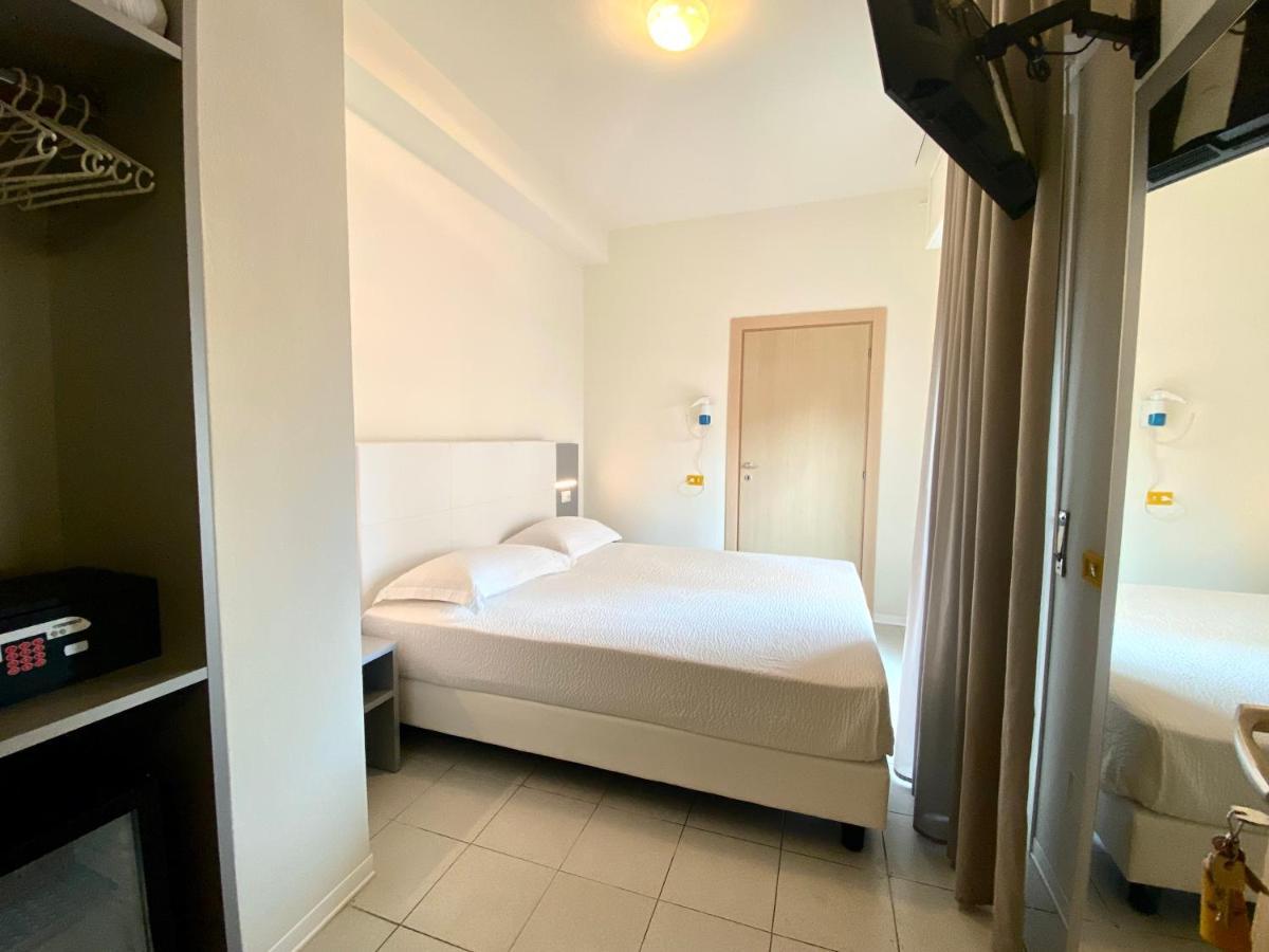Aron Hotel Rimini Eksteriør bilde